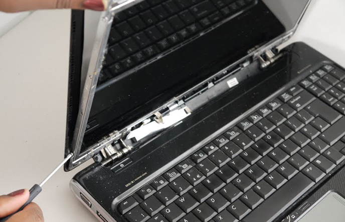 Changer votre écran PC portable CYBERTEK PARIS 16 2